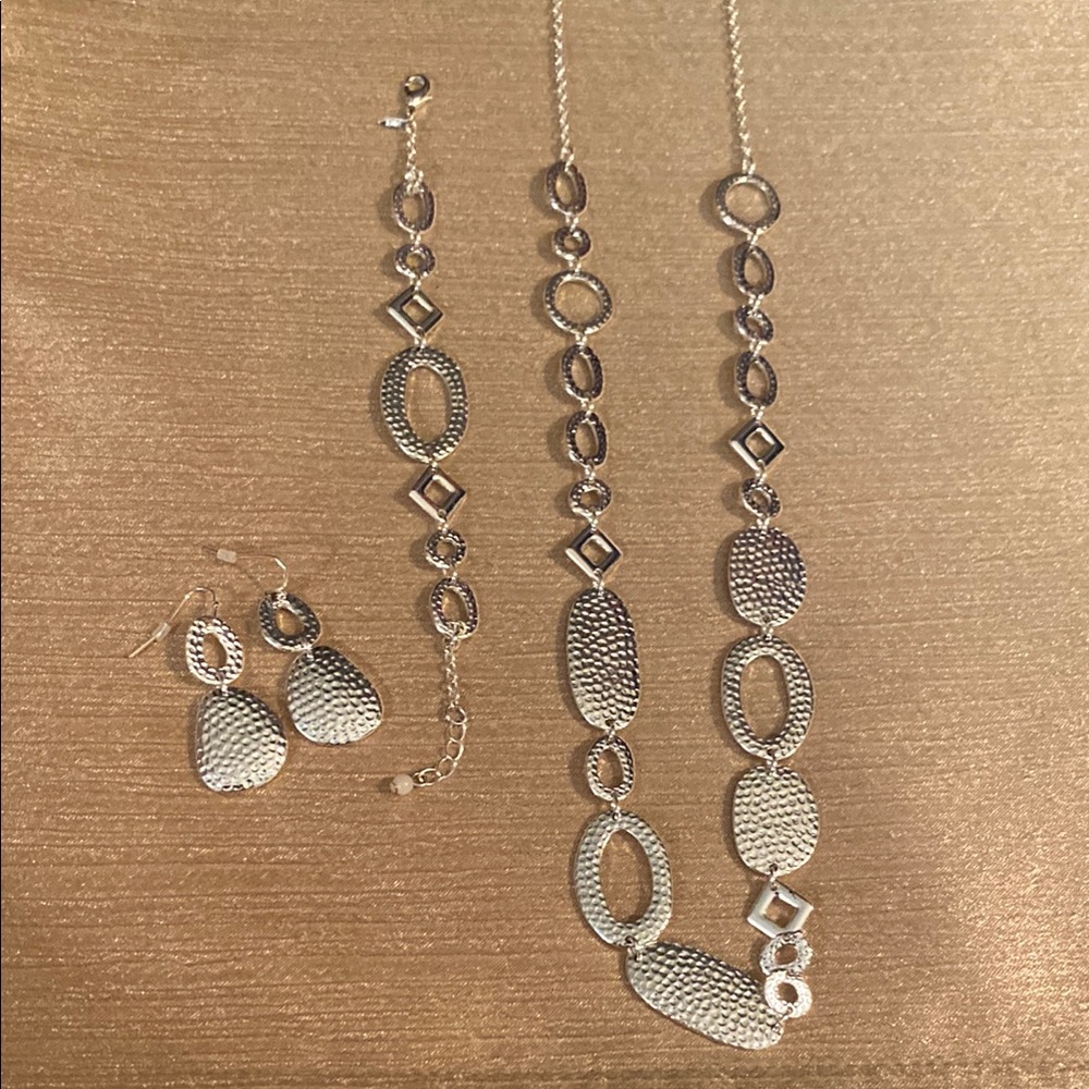 Avon Textured Silver Necklace Set - metal link NEW